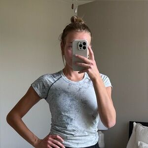 LULULEMON Fitted Tie Die T-Shirt